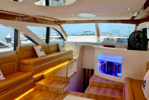 Luxury-Silver-Queen-Boat-Cataman-7